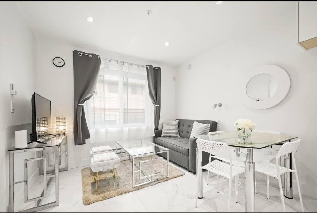 Entire New Cozy And Modern 2-Storey House فانكوفر المظهر الخارجي الصورة