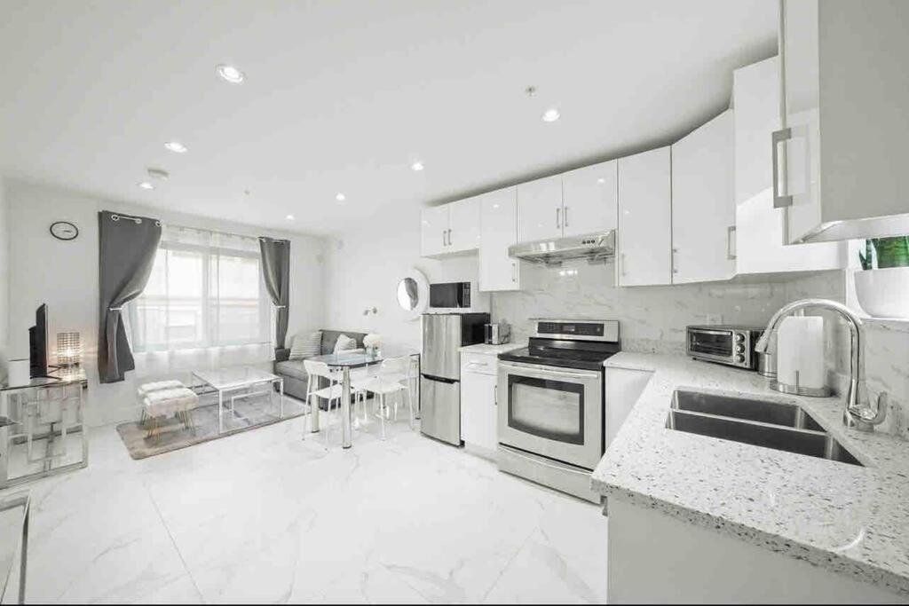 Entire New Cozy And Modern 2-Storey House فانكوفر المظهر الخارجي الصورة