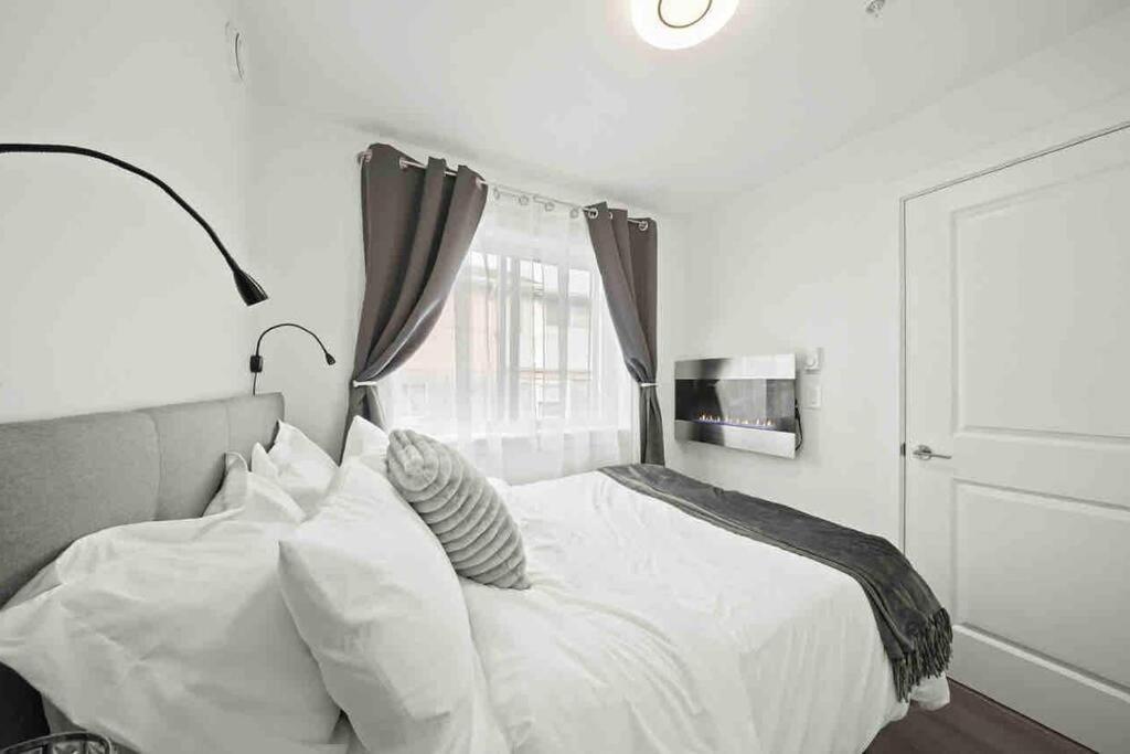 Entire New Cozy And Modern 2-Storey House فانكوفر المظهر الخارجي الصورة