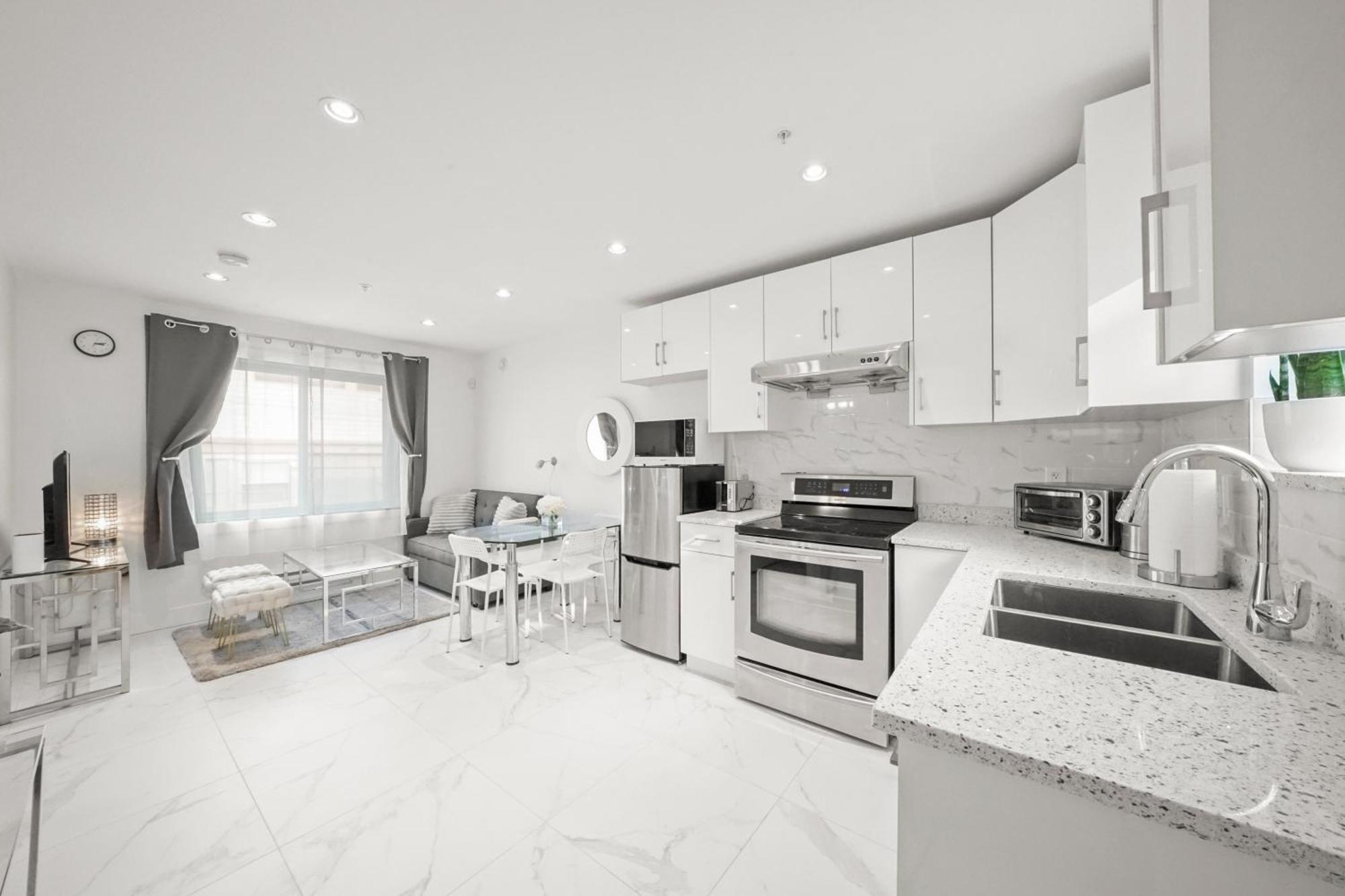 Entire New Cozy And Modern 2-Storey House فانكوفر المظهر الخارجي الصورة